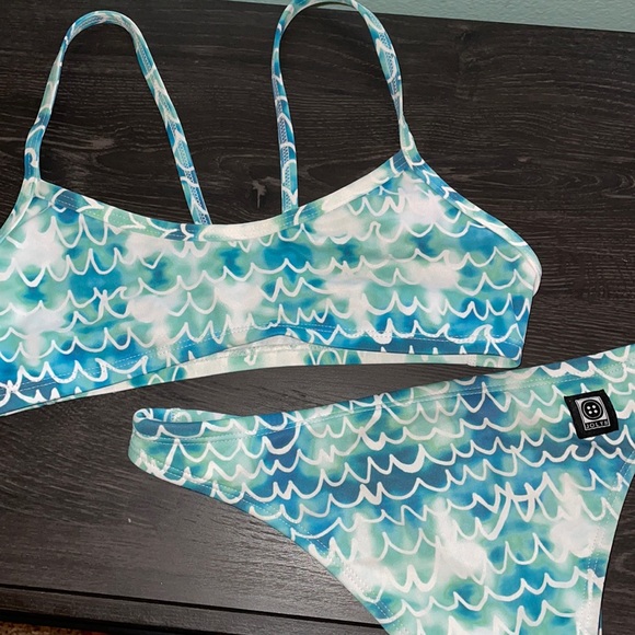 Jolyn Clothing Other - Jolyn mermaid top